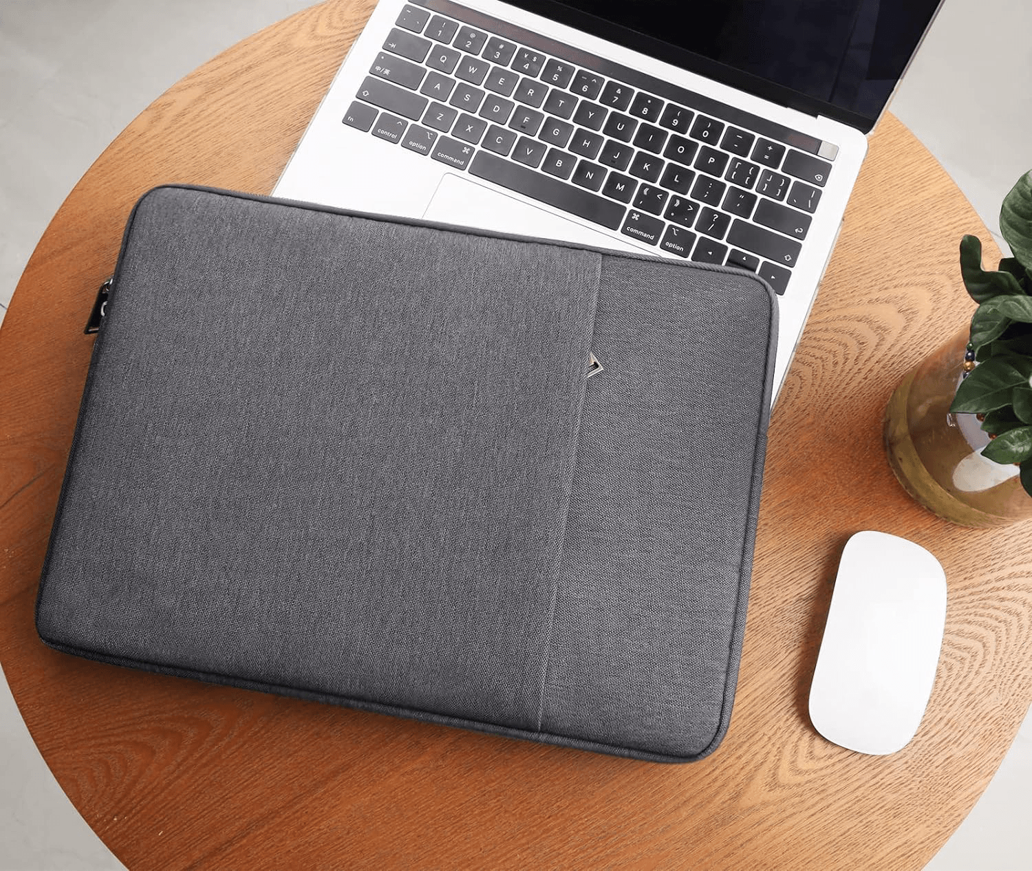 Usage Scenarios - Dark gray Laptop Sleeve - Element