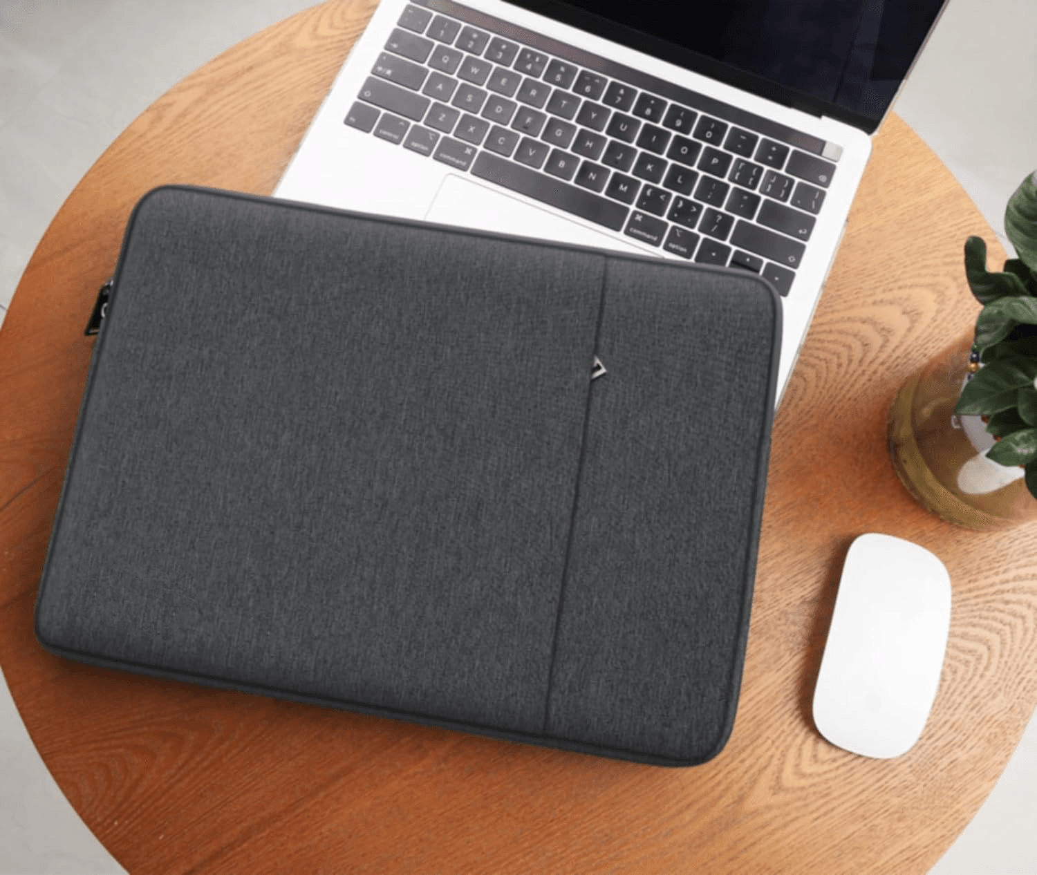 Usage Scenarios - Space grey Laptop Sleeve - Element