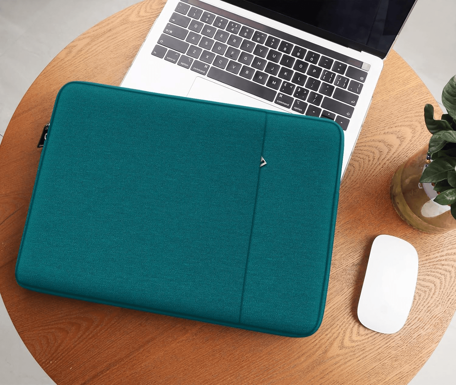 Usage Scenarios -green Laptop Sleeve - Element