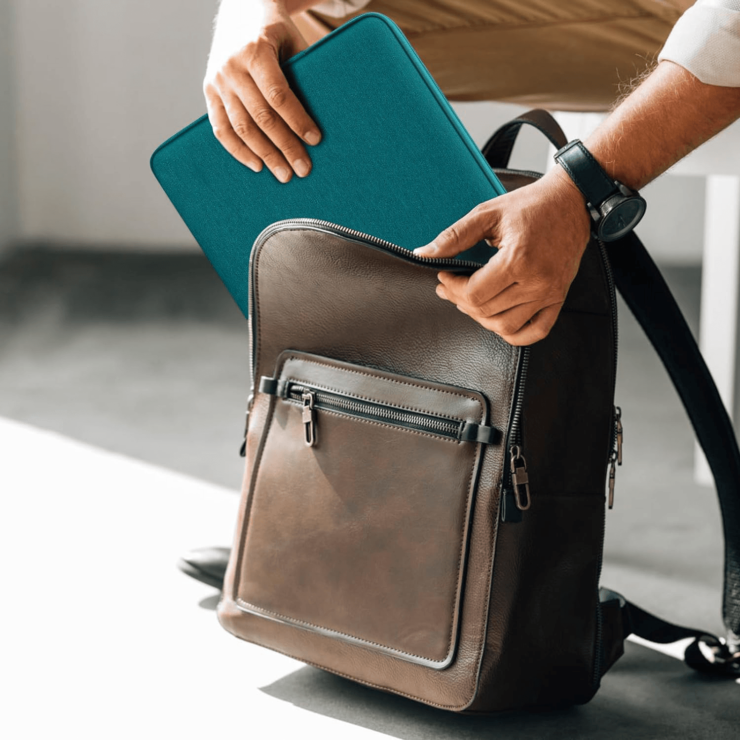 Usage Scenarios -green Laptop Sleeve - Element - 2